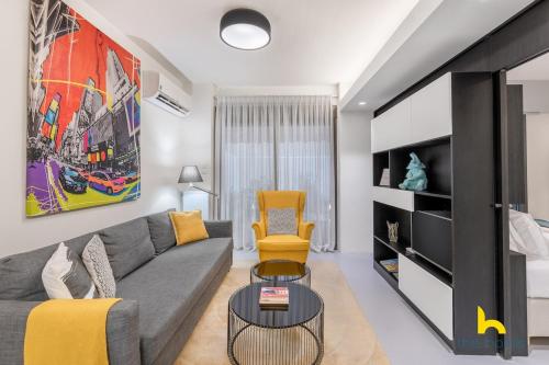 Posh 1-BDRM Apt, W Private Patio & Jacuzzi!
