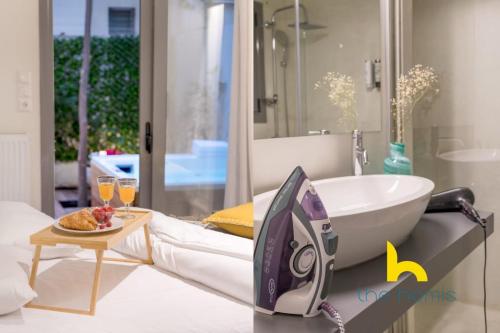 Posh 1-BDRM Apt, W Private Patio & Jacuzzi!