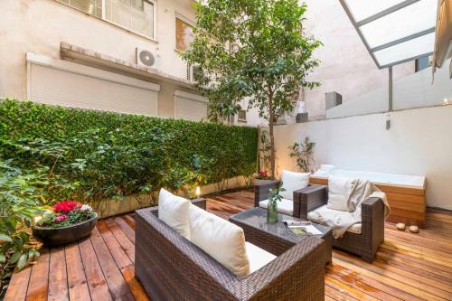 Posh 1-BDRM Apt, W Private Patio & Jacuzzi!
