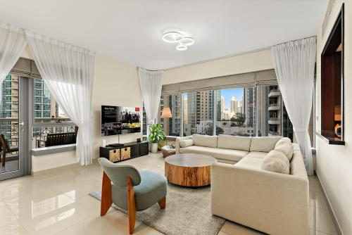 FIRST CLASS 2BR Walk To Dubai Mall & The Opera