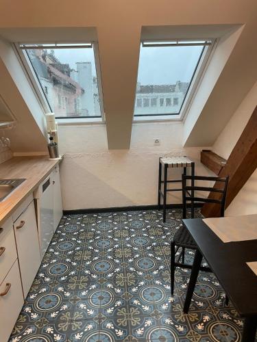1-bed room Apartment in lively Kreis 4, fireplace