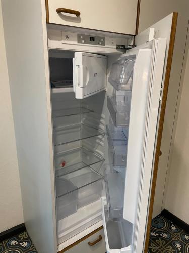 1-bed room Apartment in lively Kreis 4, fireplace