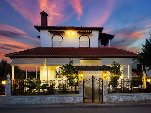 Eden Park Sozopoli - 7 BDR Beach Villa - Yard