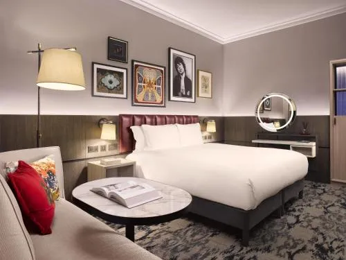 The Trafalgar St James London Curio Collection by Hilton photo 3