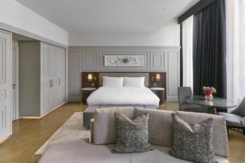 The Trafalgar St James London Curio Collection by Hilton photo 47