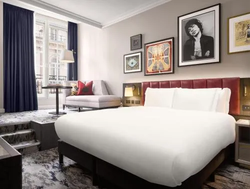 The Trafalgar St James London Curio Collection by Hilton photo 10
