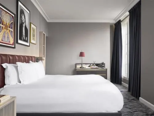 The Trafalgar St James London Curio Collection by Hilton photo 6