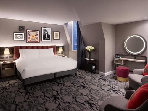 The Trafalgar St James London Curio Collection by Hilton photo 64
