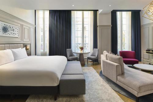 The Trafalgar St James London Curio Collection by Hilton photo 65