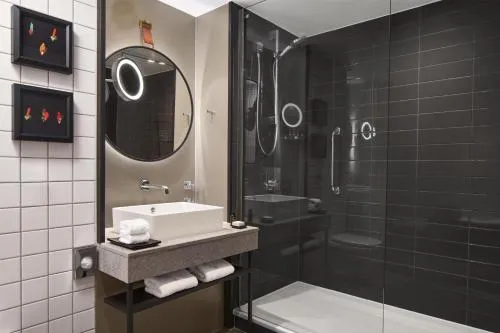 The Trafalgar St James London Curio Collection by Hilton photo 8