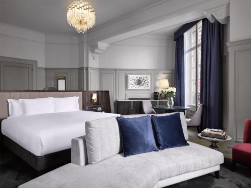 The Trafalgar St James London Curio Collection by Hilton photo 73