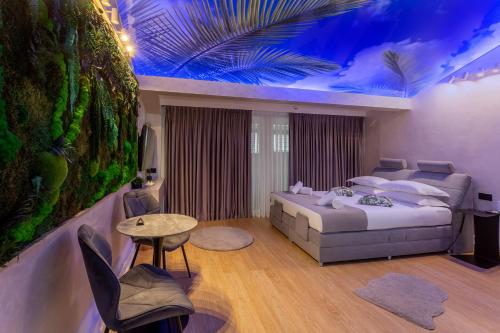 a bedroom with a large bed with an aquarium on the wall at Crystal Luxury in Craiova