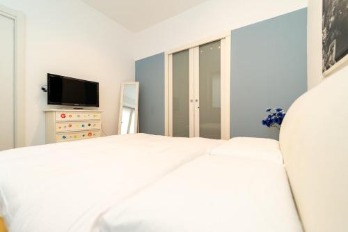 Modern apartment in Milan with WiFi and AC