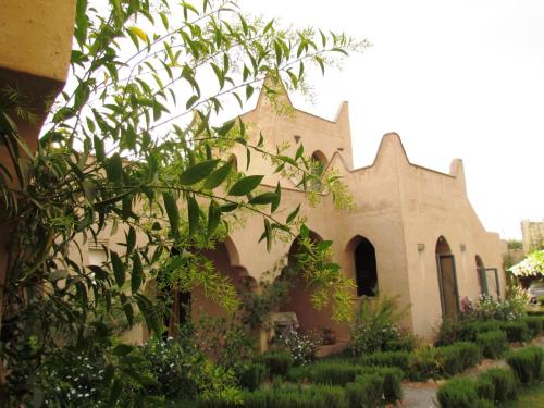 an old building with a garden in front of it at Le Jardin Des Epices in Taroudant