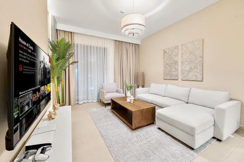 FIRST CLASS 2BR Elite Amenities & Marina Vibes
