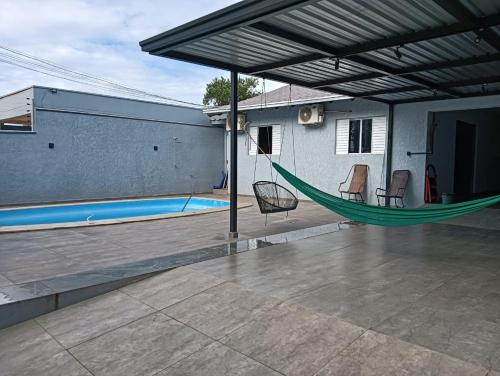 House with pool near the falls and downtown