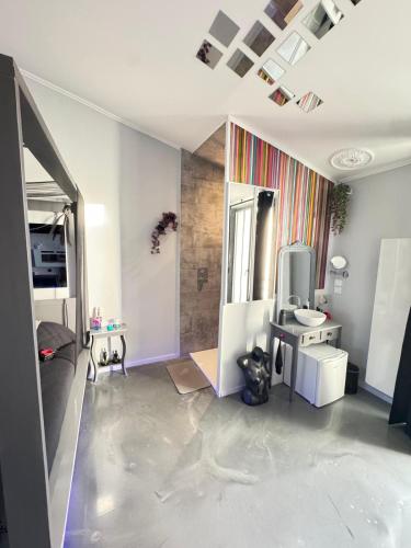 a large room with a sink and a mirror at LoveroomL1TIMISTE TAR in La Rochelle
