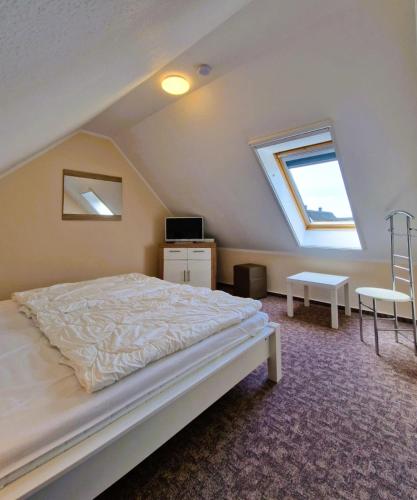 a bedroom with a bed and a window and a chair at Neue Liebe Wohng_4 in Groß Kirr