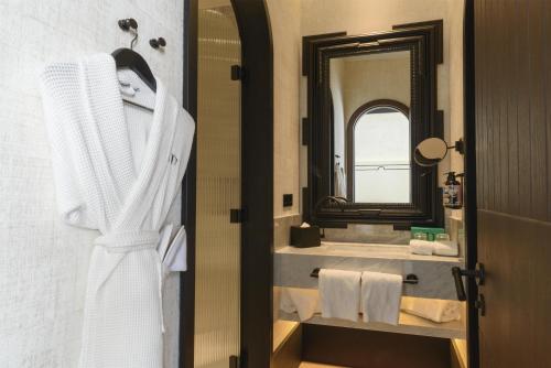 Hotel Montera Madrid, Curio Collection By Hilton photo 57