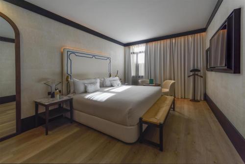 Hotel Montera Madrid, Curio Collection By Hilton photo 103