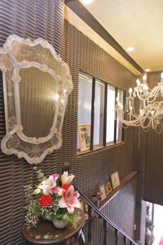 a room with a mirror and a table with flowers at Hotel Bali Yokohama in Yokohama