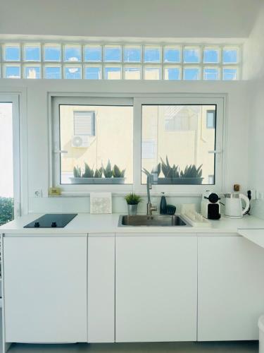 Sunny Rooftop Studio- Lycabettus view- near metro