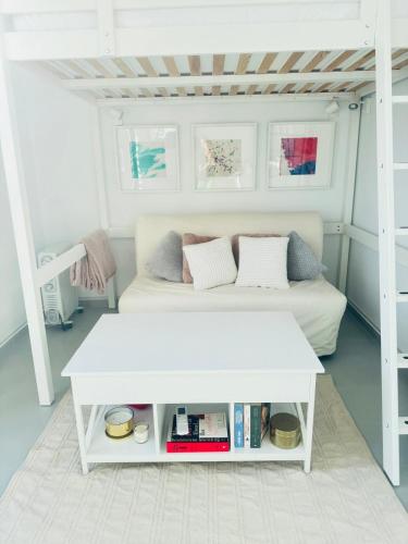 Sunny Rooftop Studio- Lycabettus view- near metro