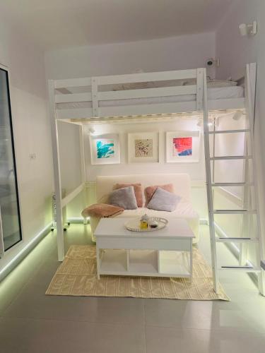 Sunny Rooftop Studio- Lycabettus view- near metro