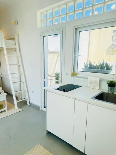 Sunny Rooftop Studio- Lycabettus view- near metro