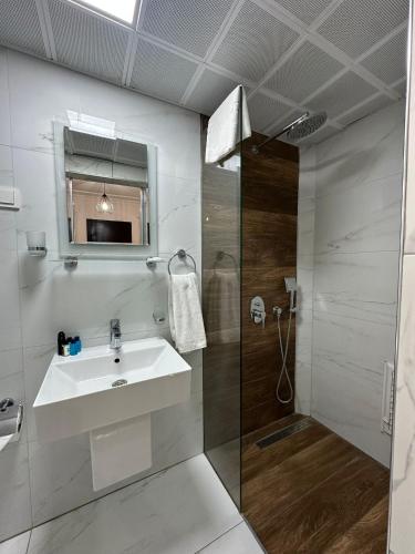 Koupelna v ubytování Hotel Karyatit Kaleici