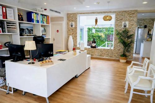 an office with a desk with a computer on it at Hostal Mar del Plata in El Arenal