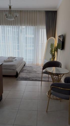 BLS Holiday Homes - Burj Al Nojoom - Luxury Stay - Walk to Dubai Mall & Burj Khalifa