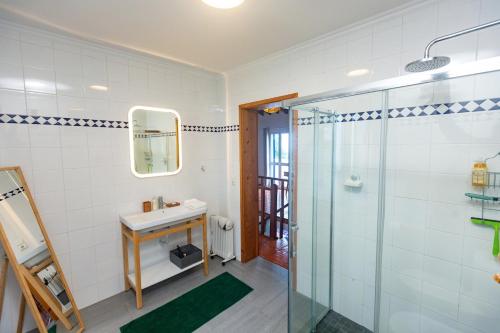 a bathroom with a sink and a shower at Casa Silke in Vila Franca do Campo