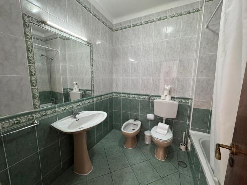 a bathroom with a sink and a toilet at Cerro Atlantico by Umbral in Albufeira
