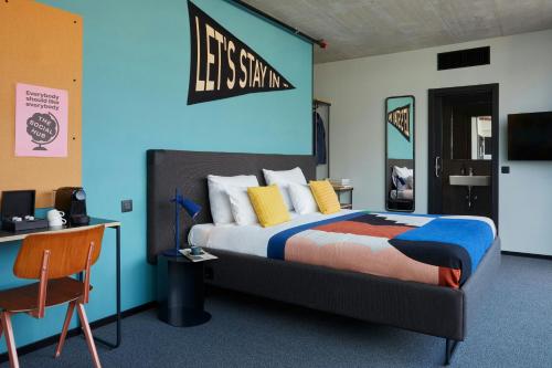a bedroom with a king sized bed and a desk at The Social Hub Madrid in Madrid