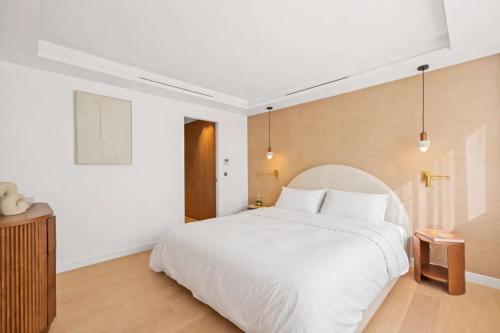 REF 2029 Sea view apartment for rent Cannes Croisette