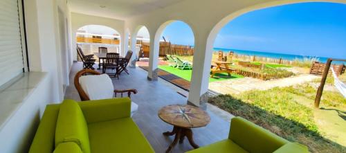 The Beach House Denia -- Casa en primera línea de playa - Denia
