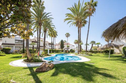 Bright Chalet with Swimming Pool and Close to Sea