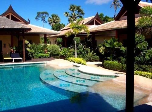 Piscina a Baan Tropicana o a prop