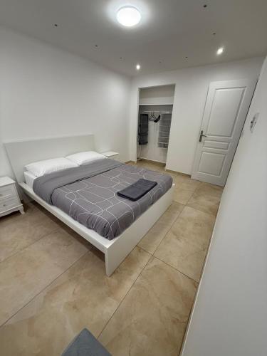 Spacious 3-bedroom, Parking, Secure Residence, Cannes