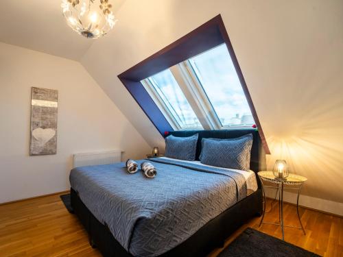 Premium Duplex 2BR for 6 with Balcony near City Museums Metro U3 U2
