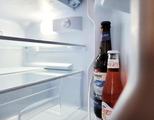 two bottles of beer in an open refrigerator at Strandnahe & hochwertige Ferienunterkunft, mit Gartenzugang, Parkplatz und Fahrradunterstellplatz in Scharbeutz