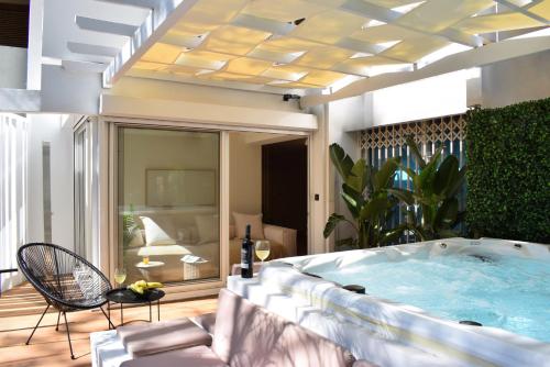 Coastal Charm by Neuvel