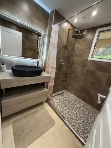 Spacious 3-bedroom, Parking, Secure Residence, Cannes