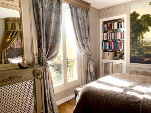 Elegant luxury private apartment by Eiffel Tower