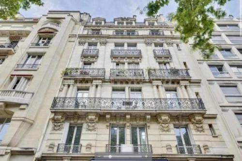 Elegant luxury private apartment by Eiffel Tower