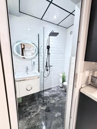 a bathroom with a shower and a sink at Студио за гости АВАНГАРД in Gabrovo
