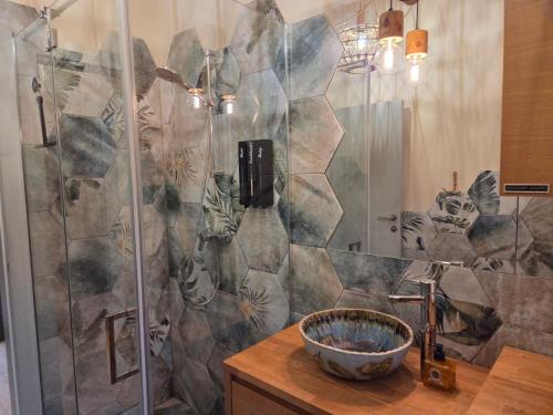 a bathroom with a shower and a sink at Kocimiętka - dom z widokiem in Mazówki