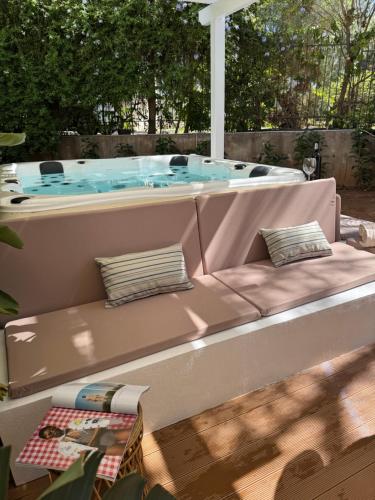 Coastal Charm by Neuvel