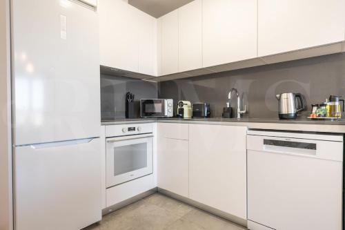 23rd Floor City Apartment with Pool & Gym REMS